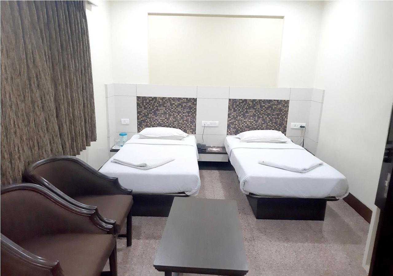 Hotel Adarsha Palace ベルガウム エクステリア 写真